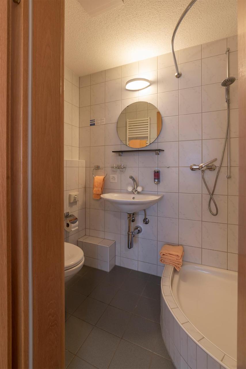 Gasthaus Zum Loewen Neftenbach Exteriör bild